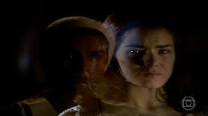 Serena vê Luna no espelho do ateliê e desmaia