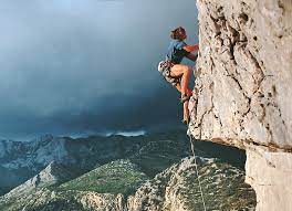 Er fuhr zum klettern (= bergsteigen) in die berge. Paklenica Kroatien Klettern Mit Meerblick Bergsteiger Magazin
