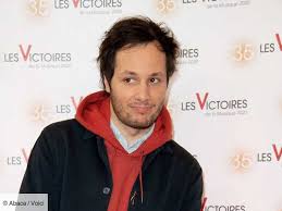 Il remporte le trophée d'artiste interprète de l'année aux victoires de la musique 2016. Vianney Le Chanteur Annonce Une Bien Mauvaise Nouvelle A Ses Fans Voici