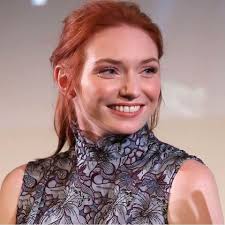 Poldark", Eleanor Tomlinson as Demelza and Heida Reed as Elizabeth. ♥ 📺