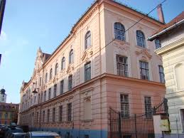 Maria are 14 ani și, anul acesta, ar fi trebuit să susținuă examenele evaluării naționale, urmând să își aleagă liceul dorit. Gheorghe LazÄƒr National College Sibiu Wikipedia
