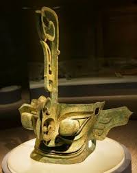 No Writing Of Any Sort Has Been Identified On Any Sanxingdui Artifact So The Civilization May Have Been Illite Ancient Artifacts Chinese History Ancient China