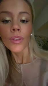 Lisa Lonergan's Instagram, Twitter & Facebook