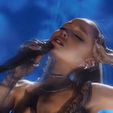 debo confesar que me sentí muy triste por la Loba, me conmovió su reacción  y comprendí que es solo un ser humano con sentimientos y sueños, por eso le  hice este dibujito