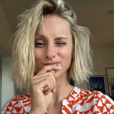 Laura Wallinger (@laurawallinger) • Threads, Say more