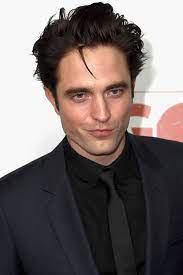 Robert Pattinson Gives Off Major Edward Cullen Vibes During His Latest Red Carpet Appearance Robert Pattinson Girlfriend Robert Pattinson Robert