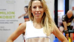 Uznawana za trenerkę naszego kraju. Ewa Chodakowska Trenerka Udzielila Bardzo Osobistego Wywiadu Spiewala W Zespole Heavymetalowym I Miala Firme Sprzatajaca W Londynie Gwiazdy Maxxx News Rmf Maxxx