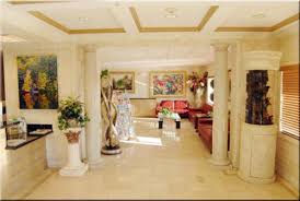 For a change in the daily routine, there are malls for shopping in the close vicinity and if the guest wants to keep himself away from the city traffic and noise he can visit the famous juhu beach which is just few minutes away. Royal Inn Hotel In Fl