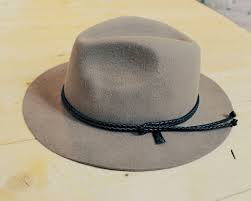 Godsejeren On Instagram Pa Hat Med Verden Denne Felt Hat Fra Really Will Har Indvendig Justerbar Hovedstorrelse Og Flettet Laederrem Fashion Panama Hat Hats