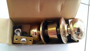 Ada tiga hal yang perlu dipertimbangkan. Kunci Pintu Bulat 1 Set Lengkap Amani Kamar Mandi