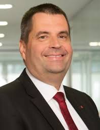 DR. KLEIN Firmenkunden AG: Hans Peter Trampe wechselt in den Aufsichtsrat