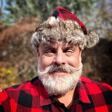 BearWatch: 'Santa From Atlanta' serves us cakes