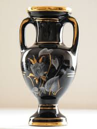 The actual contents of the file can be. Anfora Grega De Porcelana Com Desenhos Pintados A Ouro Vasos Antigos Porcelana Pintura Em Garrafa
