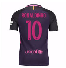 „die spieler fragen mich meistens schon vor dem spiel, ob wir die trikots. Kaufe Trikot Barcelona Away 2016 17 Kinder Ronaldinho 10