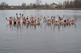 Oceń odległość i wybierz jak najkrótszą drogę w moto.money.pl Zory Morsy Rozpoczely Sezon Na Smieszku Zdjecia Dziennik Zachodni