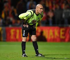 Christophe revault (born 22 march 1972) is a retired french professional footballer who played as a goalkeeper. Bkptdyg U 9ubm