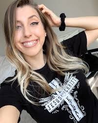 Sue Studnicka's Instagram, Twitter & Facebook