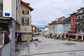 Evian Dive In Evian Les Bains Ideally Located Facing Lake Geneva Evian Les Bains Is Best Known For Its Other Water Vacation Living Evian Evian Les Bains
