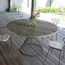 Table de jardin en bois, résine tressée ou en métal ? Epingle Sur Jardin