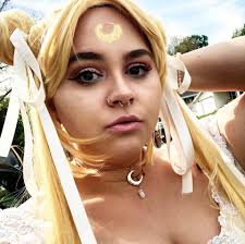 Queen Aioli Cosplay & Makeup