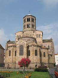 Issoire is blessed with lively surroundings, fine restaurants, shopping areas and stunning attractions. Issoire Wikipedia