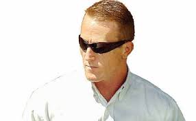 33yo slashed man's throat