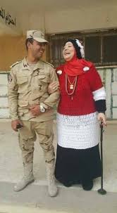 معتز مطر مش عاجبه الست الجميله ديه علشان لبسه لون علم مصر ونزلت انتخبت السيسي احنا مصريين يا معتز وكل قوات الجيش ابناء لأمه Fashion Sweaters Christmas Sweaters
