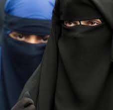 Meine pläne, drei wochen lang alleine als backpackerin durch marokko zu reisen und dort couchsurfing zu machen, haben bei meiner familie und freunden heftige reaktionen ausgelöst. Burka Verkaufsverbot In Marokko Was Dahinter Steckt Welt