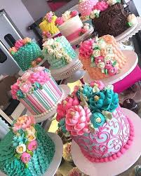 Stiff Buttercream Icing For Cupcakes Cakefordays Flowercake In 2020 White Flower Cake Shoppe Flower Cake Cake