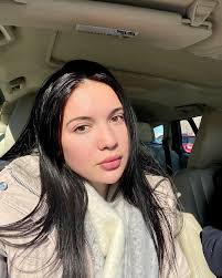 Allie Starr's Instagram, Twitter & Facebook