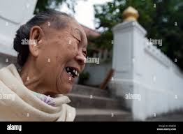 Old lady laos immagini e fotografie stock ad alta risoluzione