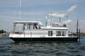 Ghosts of christmas past (1999) jag: A Dreamy New England Houseboat Apartment Therapy