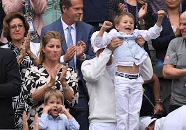 Roger federer lets slip a break advantage in the third set on tuesday to lose against pablo andujar in geneva. Roger Federer Starportrat News Bilder Gala De