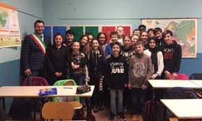 Useremo le regole del ballo delle scuole medie. Alle Scuole Medie Di Olgiate Arrivano Gli Armadietti Per Le Classi Prime Prima Como