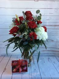Over The Top Roses Vase 6 Chocolate Covered Strawberries In Culpeper Va Endless Creations Flowers And Gifts