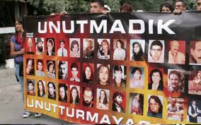 .madımak oteli'nin 1993 yılında yakılması ve aralarında yazar ve sanatçıların bulunduğu 33 kişinin hayatını kaybetmesi sonrası ağırlaştırılmış müebbet hapis cezasına çarptırılan ahmet turan kılıç'ın. Madimak Affi Yeni Katliamlara Yol Vermektir Boldmedya