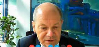 NEUER BIO-BETRIEB NEUER MANAGER NEUER SPORTPLATZ NEUE KRÄUTER-SERIE