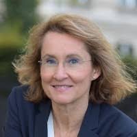 Christine Poli's Instagram, Twitter & Facebook