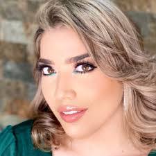 Andrea Zuleta's Instagram, Twitter & Facebook