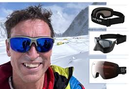 Holland Opticians take to Everest