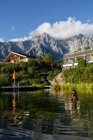 Das übergossene alm resort in dienten ist der ideale ausgangspunkt in mitten der berge. Ein Magischer Spatsommertraum Am Fusse Des Hochkonigs Wie Uns Das Ubergossene Alm Resort Mit Viel Herz Und Kulinarik Verzauberte Meinleckeresleben Com