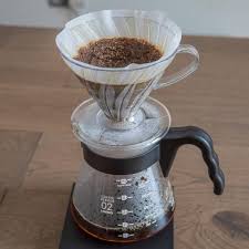 It delivers incredibly clear flavours and aromas, allowing coffee lovers to enjoy even the subtlest notes. Hario V60 Craft Coffee Kit Coffee Mug Craft Kit