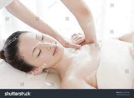 Japanese Woman Receiving Oil Massage写真素材226618795 