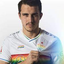 Suche alte mainz 05 trikots für meine sammlung. Vfb Stuttgart Mit Sondertrikot Gegen Mainz Kunterbunt Mit Regenbogenfarben Vfb Stuttgart