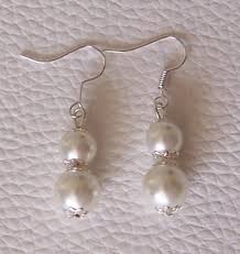 Pour un budget moyen, les boucles d'oreilles en oxyde de zirconium sont aussi résistantes et élégantes. Boucles D Oreille Pour Mariage Ou Soiree De Coloris Blanc Un Grand Marche