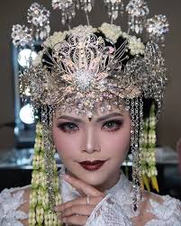 Mau request ataupun pasrah, gada yg mengecewakan makeupnya cirida 💯❣🔥 Tim  shine baik, kocak, selalu follow up duluan, well managedlah  pokoknya!🧚🏻‍♀️ All package by : @shine_bridal 💯❣🔥