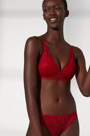 We did not find results for: Puisque C Est Une Tradition On S Offrira De La Lingerie Rouge A Porter Le Soir Du Nouvel An Madame Figaro