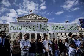 A assembleia da república aprovou hoje na generalidade os cinco projetos para despenalização da morte medicamente assistida. Parlamento De Portugal Aprova Despenalizacao Da Eutanasia Mundo G1