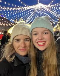 Had an amazing time today at the Lansdowne Christmas Market with my  daughter Lilah (who also performed)! Love this season of joy 🎄  @popshopallstars