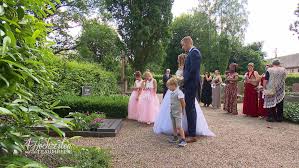 4 Hochzeiten Und Eine Traumreise Braut Trauert Am Grab Ihrer Mutter